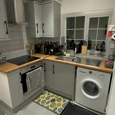Entire One Double Bedroom Apartment Londyn Zewnętrze zdjęcie