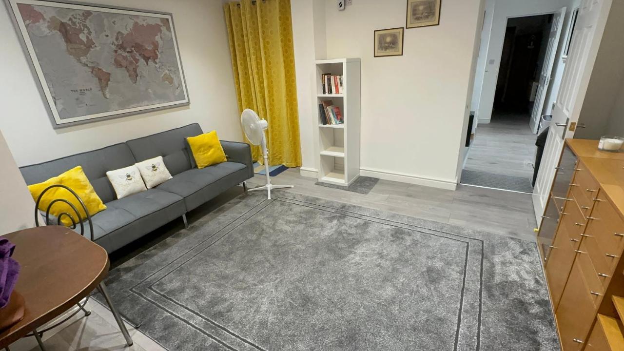 Entire One Double Bedroom Apartment Londyn Zewnętrze zdjęcie