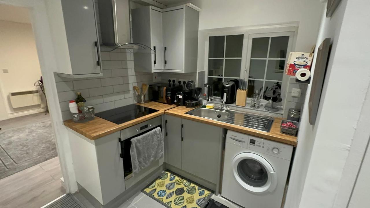 Entire One Double Bedroom Apartment Londyn Zewnętrze zdjęcie